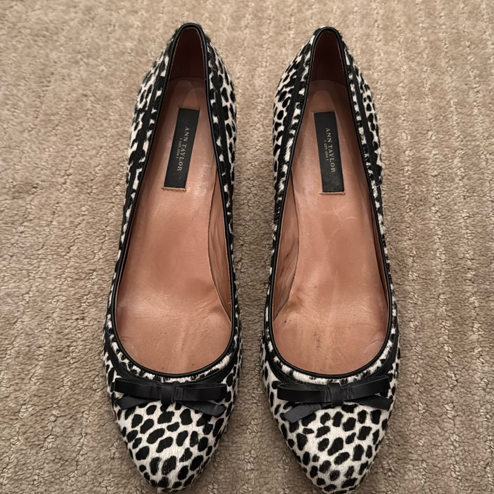 Ann Taylor animal print 2 1/4 inch heels in size 8